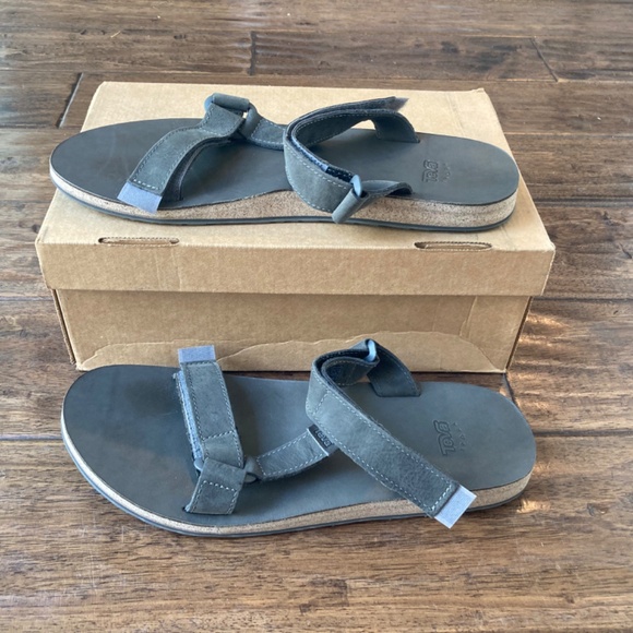 New Teva Universal Slide Sandals Mens 13 Gray Leather Adjustable Strap Hiking - Picture 9 of 9